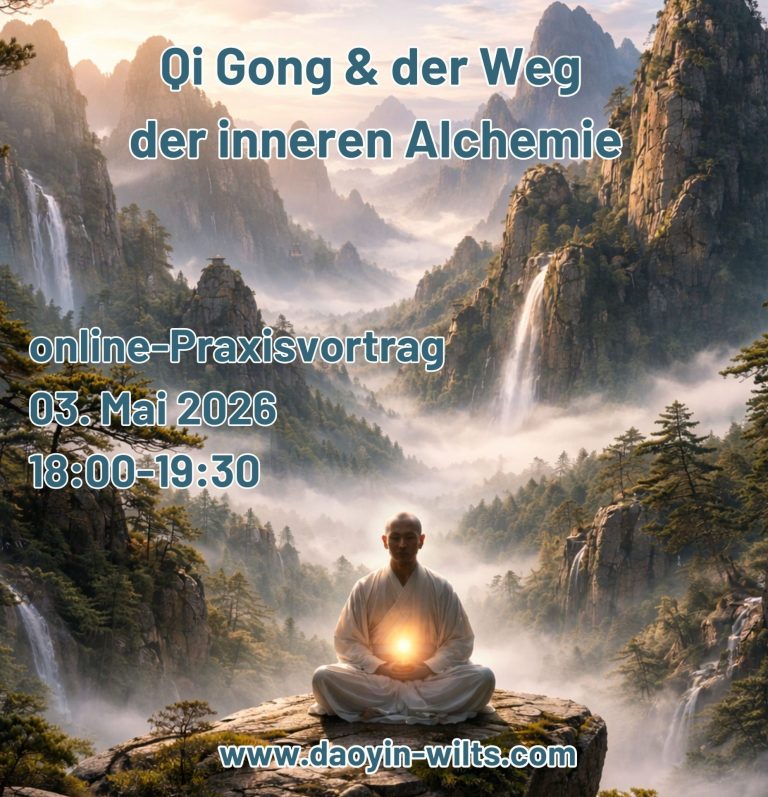 Eine junge Frau meditiert im Freien, umgeben von Bäumen, mit Text zu einem Qigong-Event.